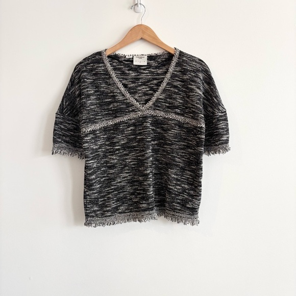 Vero Moda Heathered Woven Fringe V-Neck Blouse - Picture 2 of 9